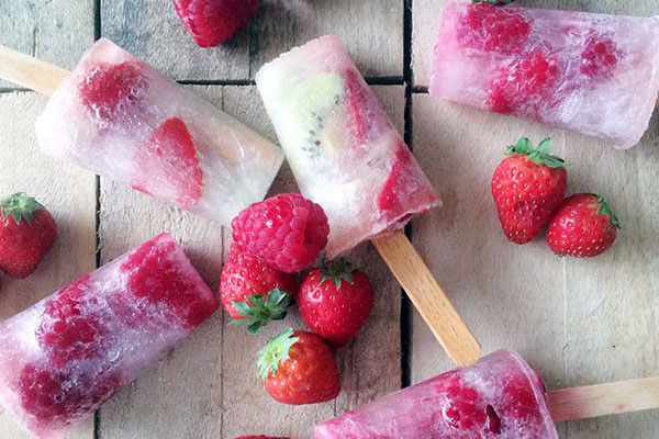 Zomerse prosecco ijsjes met vers fruit – glutenvrij recept